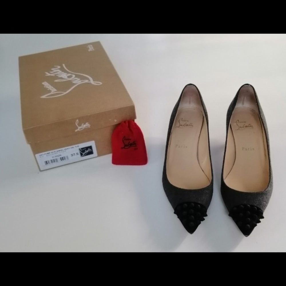 Gently worn Christian Louboutin‘s. Christian Louboutin's Geo pump 45, size 37.5.